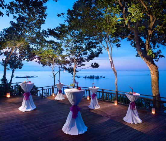 Banyan Tree Bintan:  Cliff Bar