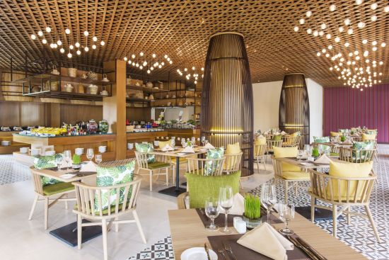 Dusit Princess Moonrise Beach Resort à Phu Quoc:  Palm Tree Restaurant