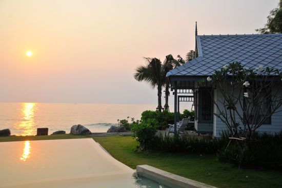 Devasom Hua Hin Resort:  Beachfront Villa