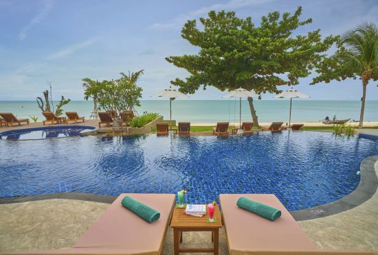 Khanom Beach Resort & Spa:  Swimming Pool with beach view