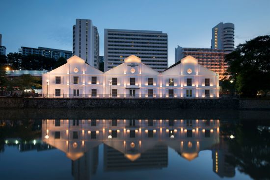 The Warehouse Hotel in Singapur:  Evening Facade