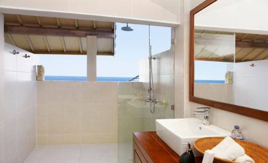 The Lovina Bali in Nordbali:  Grand Beach Villa 4-Bedroom | Bathroom