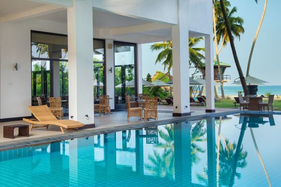 Shinagawa Beach à Balapitiya:  The poolside