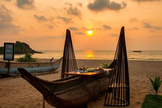 Shinagawa Beach à Balapitiya:  The Tuna Boat - intimate dining on the beach