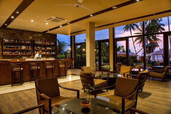 Shinagawa Beach in Balapitiya:  Crimson, the Bar