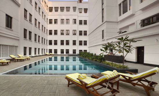 The Lalit Great Eastern in Kolkata:  Swimming Pool