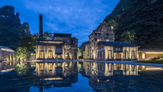 Alila Yangshuo:  Alila Yangshuo at night