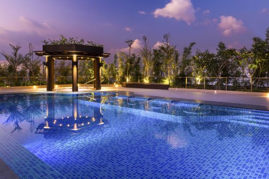 Belmont in Manila:  Swimming Pool & Jacuzzi