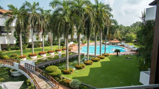 Lanka Princess Ayurveda Hotel à Beruwela:  View Pool and Garden