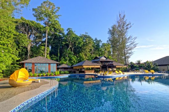 Borneo Eagle Resort in Kota Kinabalu:  Main Pool