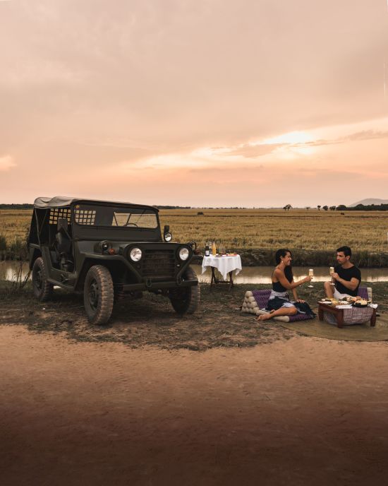 Anantara Angkor Resort à Siem Reap:  beach: beach: activities: Sunset Picnic