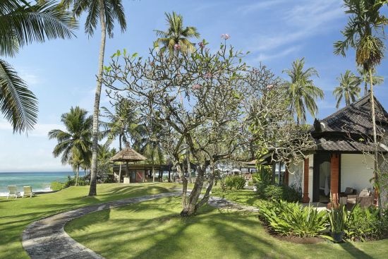 Candi Beach Resort & Spa in Ostbali:  Deluxe Ocean Bungalow