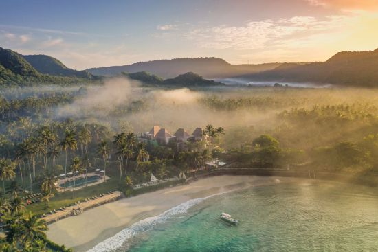 Candi Beach Resort & Spa in Ostbali:  Beachfront view at dawn
