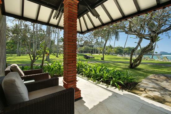 Candi Beach Resort & Spa in Ostbali:  Deluxe Ocean Bungalow | Terrace