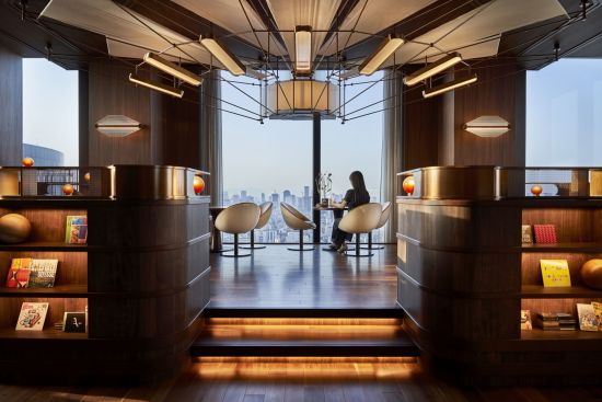 Centara Grand Hotel Osaka:  Smoke and Spin Lounge