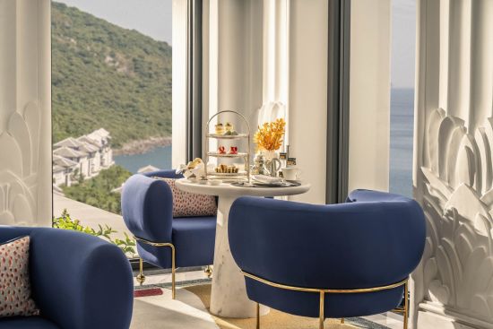 InterContinental Danang Sun Peninsula Resort:  Afternoon at the Club InterContinental Lounge