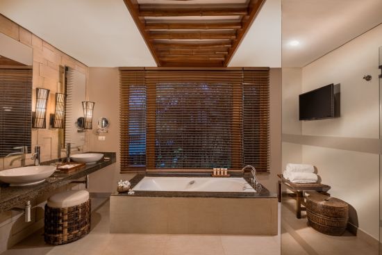 Crimson Resort & Spa Mactan à Cebu:  Deluxe Garden | bathroom