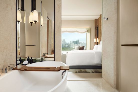 Dusit Thani Bangkok:  Deluxe | Bathroom
