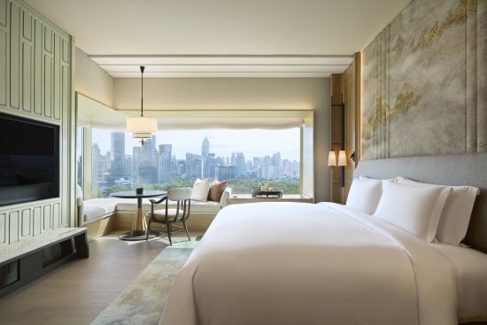 Dusit Thani Bangkok:  Deluxe Corner