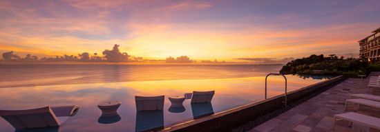 Halekulani Okinawa:  Sunset View from the Swimmingpool