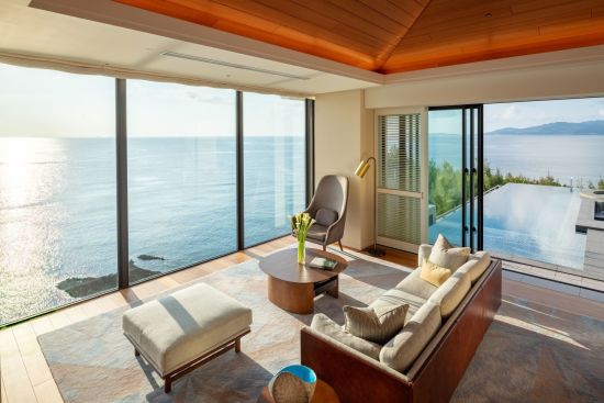 Halekulani Okinawa:  Orchid Suite | livingroom