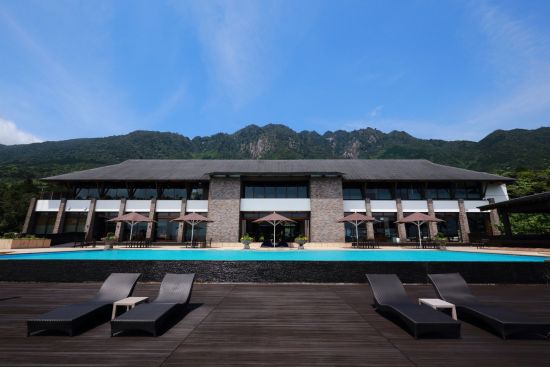 Sankara Hotel & Spa in Yakushima:  Swimmingpool and main building