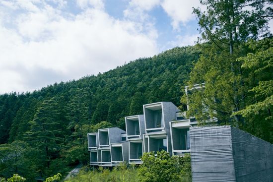 Hoshinoya Fuji à Hakone: Cabins from outside
