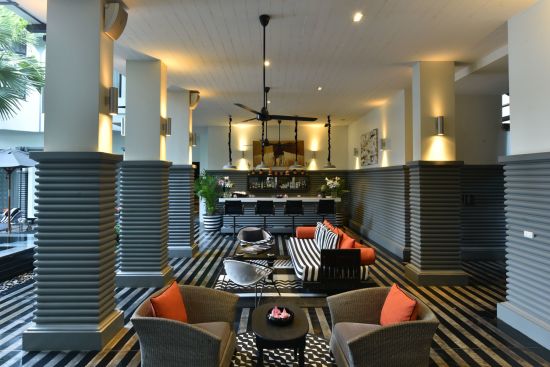 Shinta Mani Angkor in Siem Reap:  Pool bar Angkor Wing