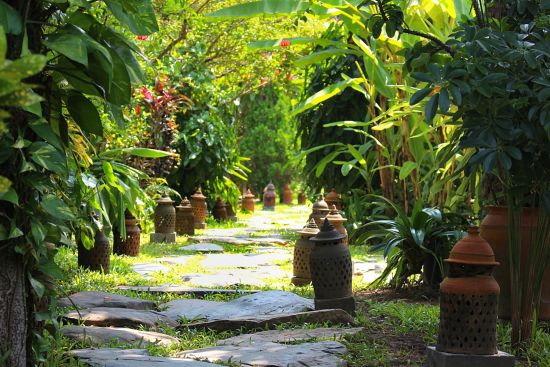 Villa Maydou in Luang Prabang:  Garden-trail