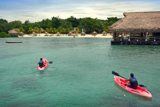 Bluewater Maribago Beach Resort in Cebu:  Kayak