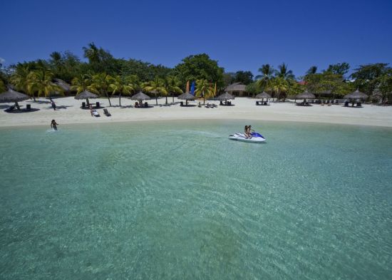 Bluewater Maribago Beach Resort in Cebu:  Beach Cove
