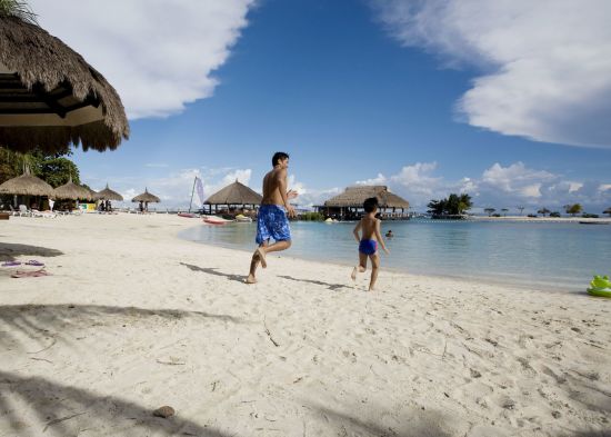 Bluewater Maribago Beach Resort in Cebu:  Beach Fun
