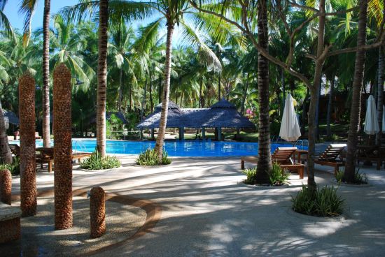 Coco Grove Beach Resort in Siquijor: pool: 