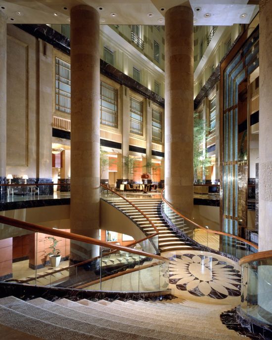 The Fullerton in Singapur:  Grand Stairs
