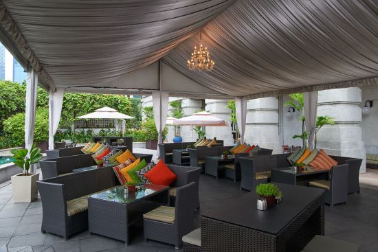 The Fullerton in Singapur:  Post Bar | East Garden