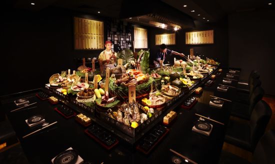 Swissotel The Stamford in Singapur:  Mikuni Robatayaki Counter