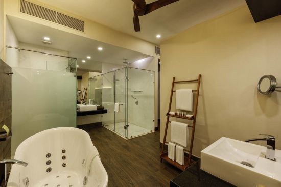 The Fortress Resort & Spa in Koggala:  Ocean Room | Bathroom