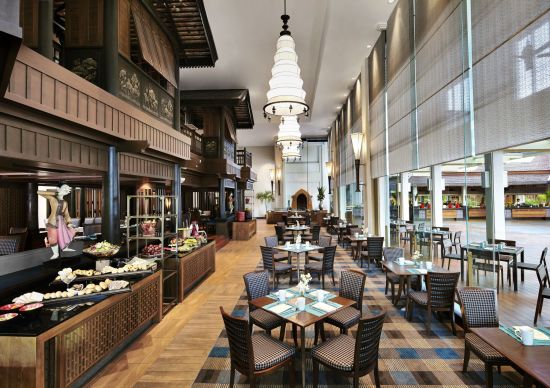 Anantara Riverside Bangkok Resort:  The Market