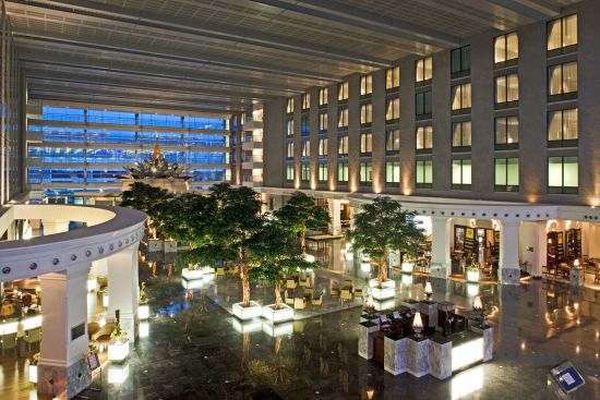 Hyatt Regency Bangkok Suvarnabhumi Airport:  Lobby