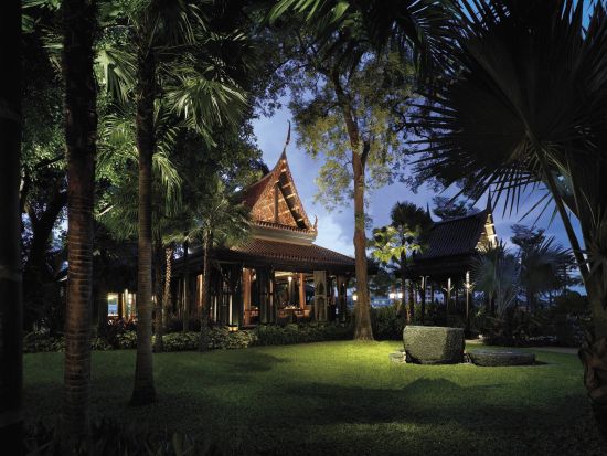 Shangri-La Bangkok:  Salathip exterior