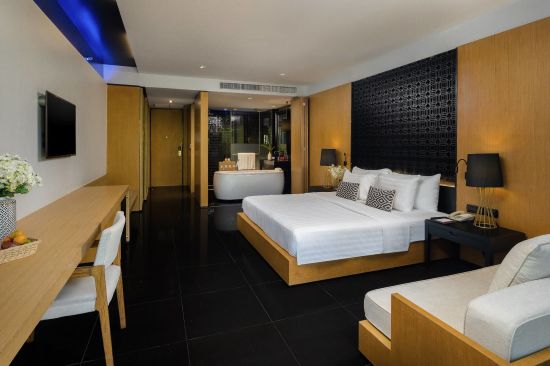 Ramada Resort by Wyndham Khao Lak:  Deluxe Jet Tub Lanai Room