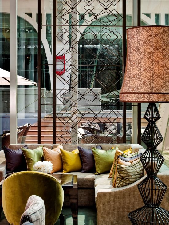 The Fullerton Bay in Singapur:  The Landing Point - Seating Area