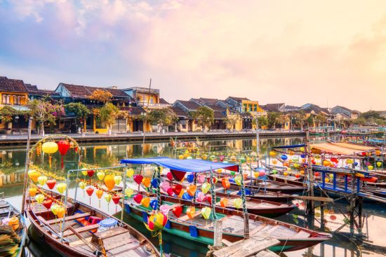 Le centre du Vietnam avec délectation de Hué: Decorated Boats on the River, Hoi An