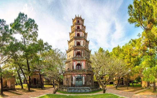 Grand voyage en Indochine – partie Vietnam/Cambodge de Hanoi: Hue Panorama of Thien Mu Pagoda