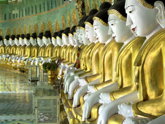 La fascination du Myanmar – un pays en mutation de Naypyitaw: Mandalay Sagaing Hill