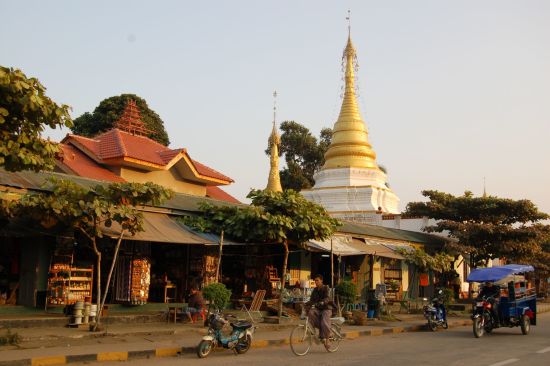 Tribus montagnardes de Kyaing Tong: Kyaing Tong: street scene in the city