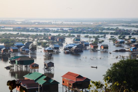Les hauts lieux du Cambodge de Siem Reap: Houses on the water of Tonle Sap