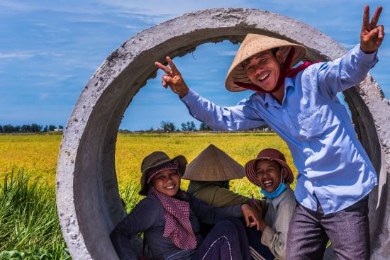 Découverte active du centre du Vietnam de Hué: Vietnam happy rice farmers