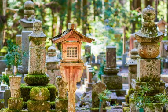 Patrimoine mondial de Koyasan de Kyoto: Monuments in Okunoin cemetery in Koyasan