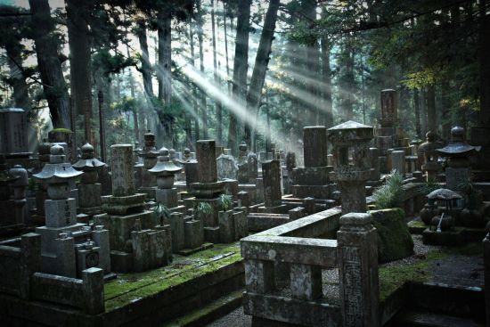 Patrimoine mondial de Koyasan de Kyoto: Okunoin Cemetery at Mount Koya
